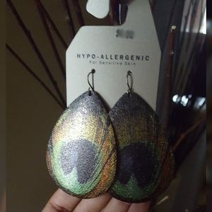 Feather detail earrings